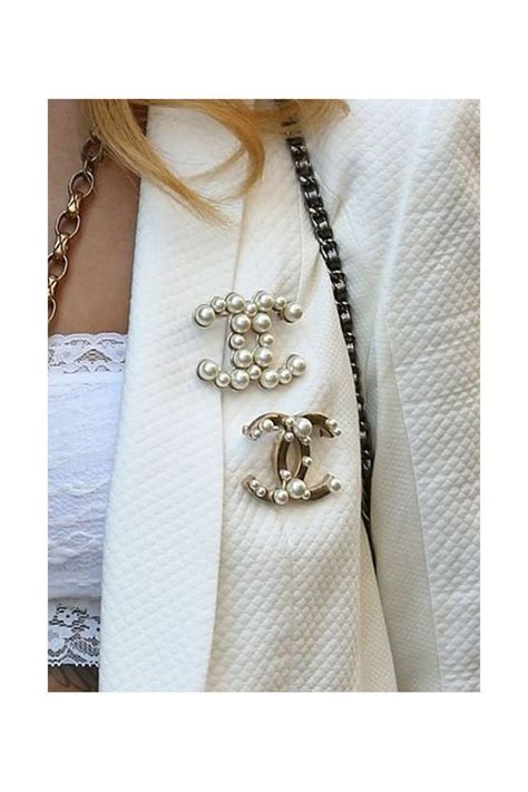 how to wear a chanel brooch on dress|what are brooches used for.